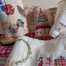 Calico and Stitch - Christmas snippet roll