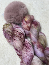 The dahlia society - November hat kit