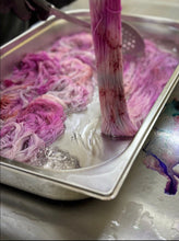 Winter accessory yarn dyeing workshop